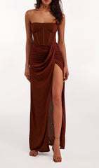 STRAPLESS RUCHED DRESS IN BROWN