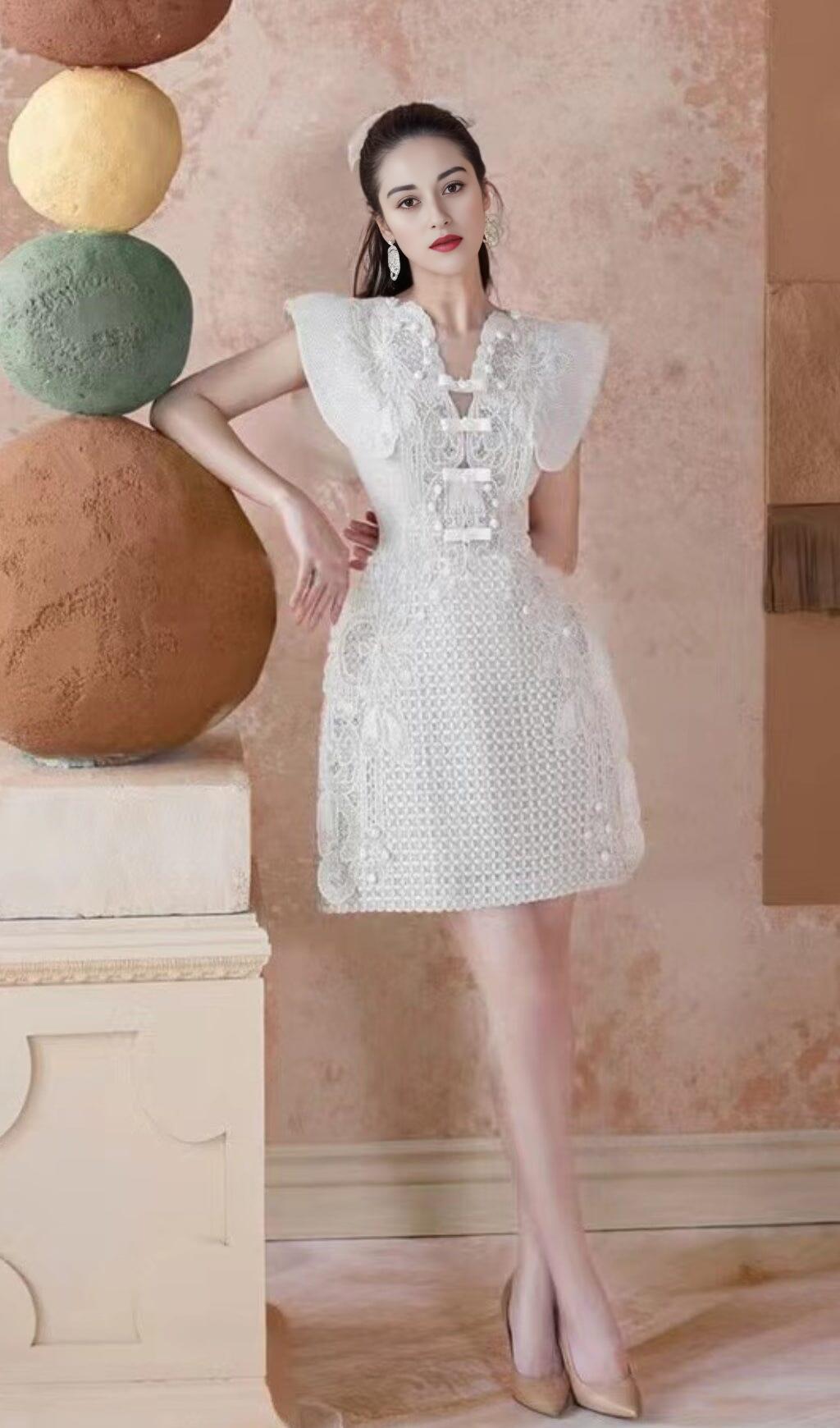 LACE WAIST-TIGHTENING MIDI DRESS IN WHITE