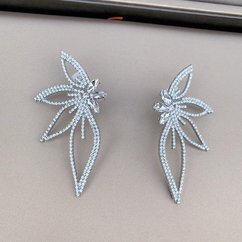 CRYSTAL FLOWER EARRINGS IN SILVER