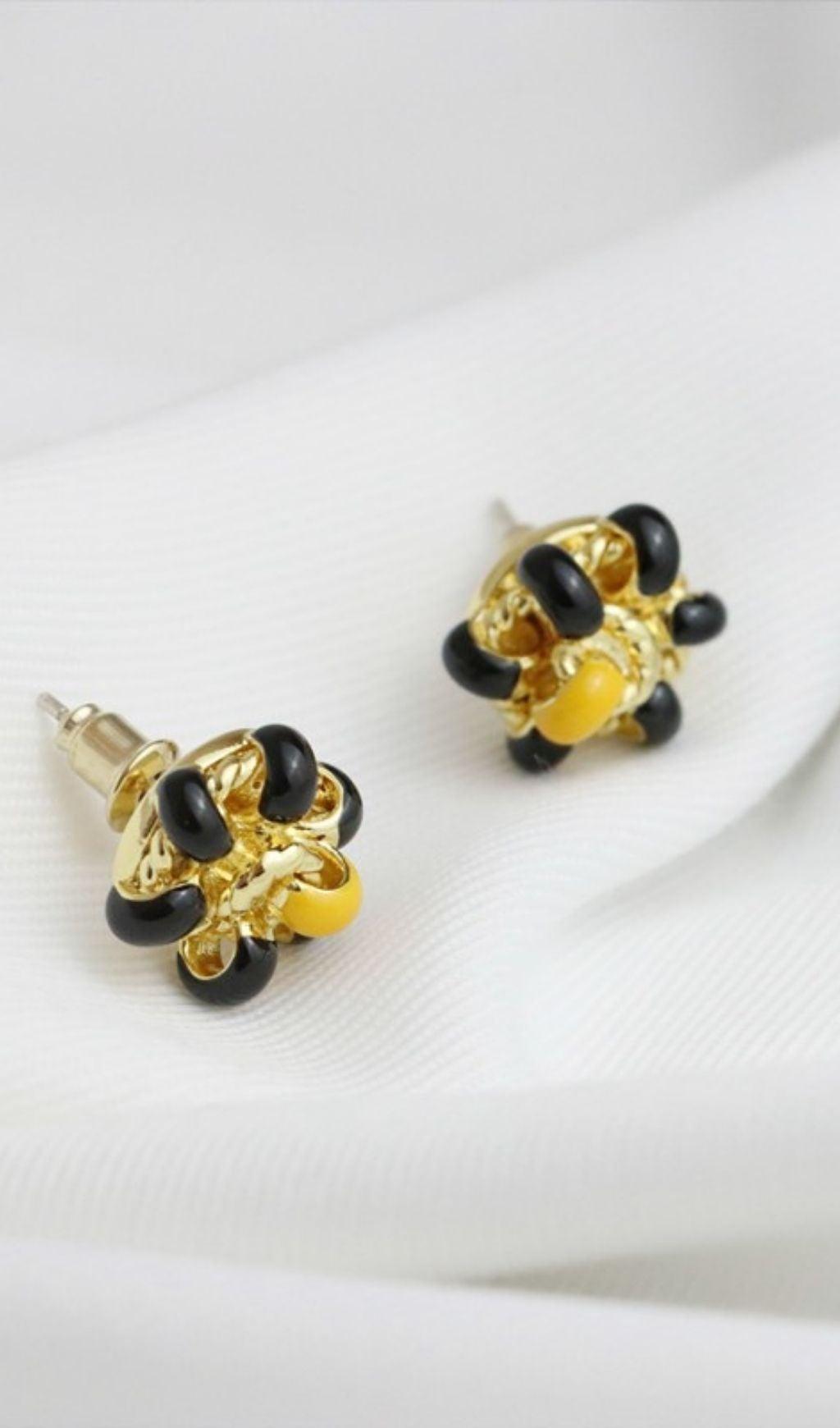 18K GOLD ENAMEL FLOWER EAR STUDS - WHITE