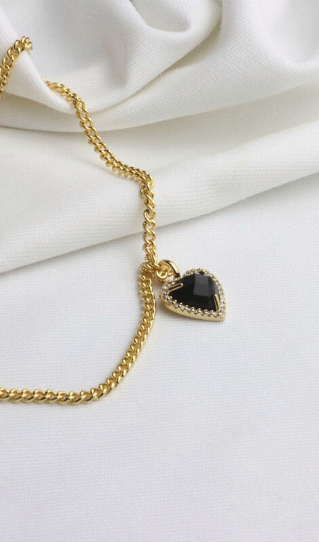 18K GOLD HEART SHAPED NECKLACE