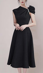 ASYMMETRIC SLEEVE PEARLS MIDI DRESS IN BLACK