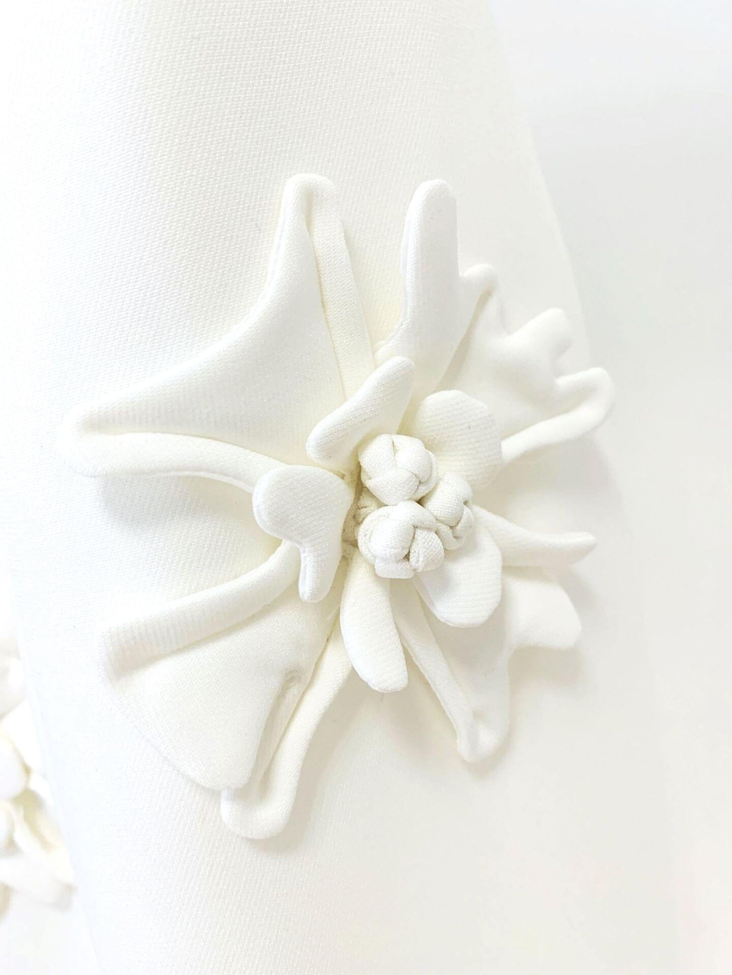 DOUBLE-BREASTED THREE DIMENSIONAL FLORAL SUIT JACKET IN WHITE